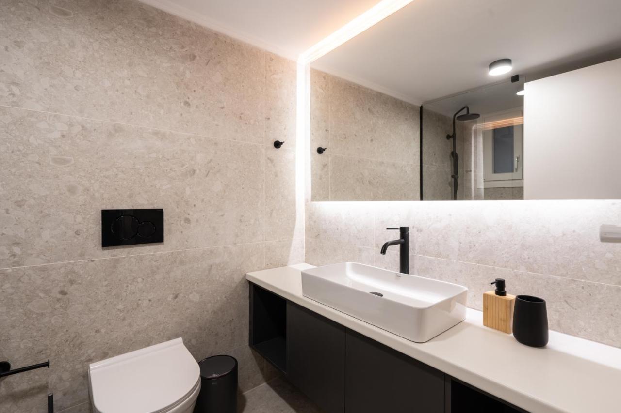 Unique 2 Bedrooms Apartment, Steps To Plaka And City Center Atenas Exterior foto