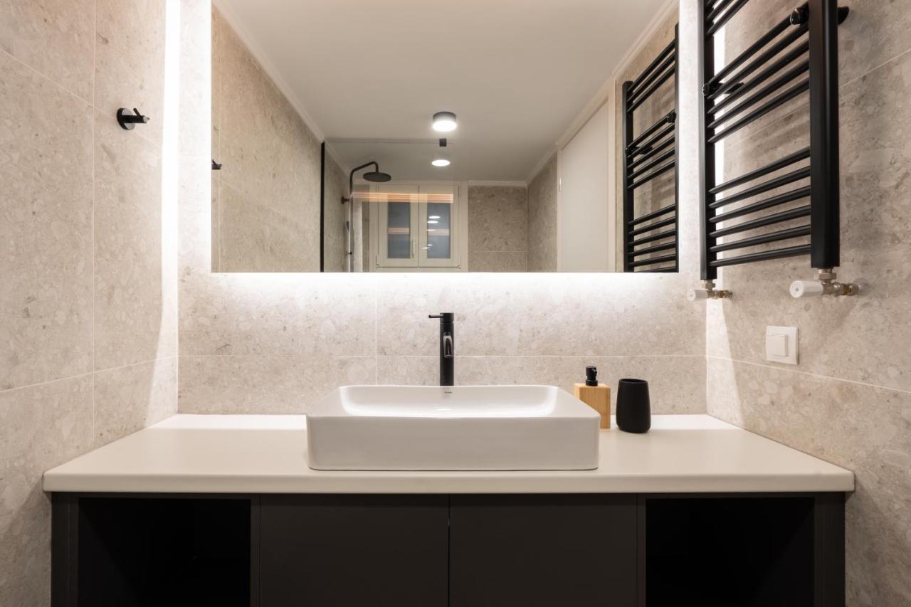 Unique 2 Bedrooms Apartment, Steps To Plaka And City Center Atenas Exterior foto